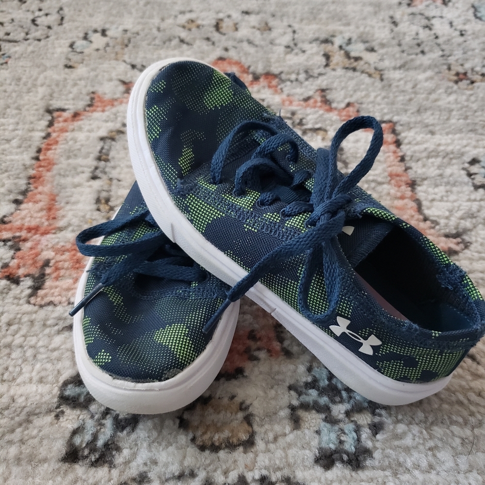 Under Armour Boys Sneaker Shoes Size 12